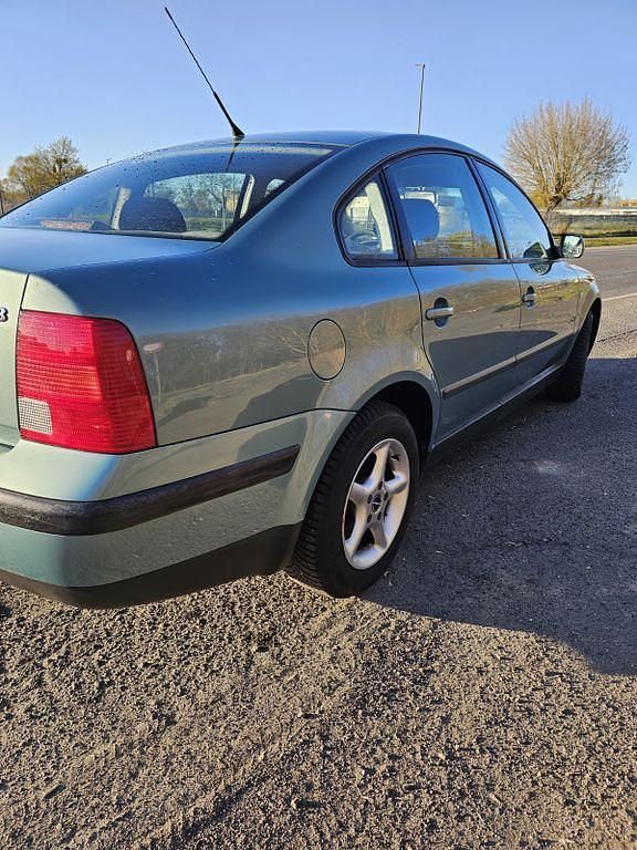 Second-hand VW Passat Basis 125 CP (91 kW) 2000 Berlinǎ