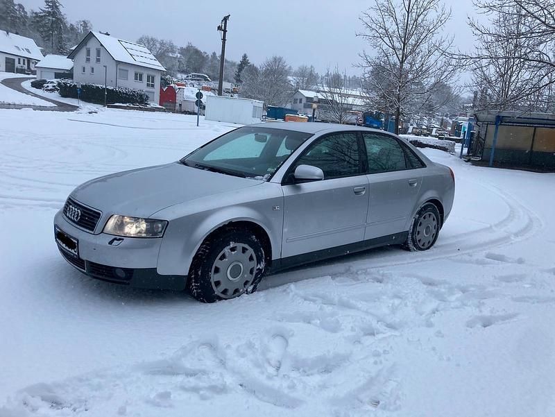 Silber Gebraucht 2002 Audi A4 Limousine | 2.099 € (Guter Preis) - Bild 1/4