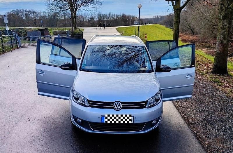 Silber Gebraucht 2012 VW Touran Style Van / Kleinbus | 7.200 € (Guter Preis) - Bild 1/4