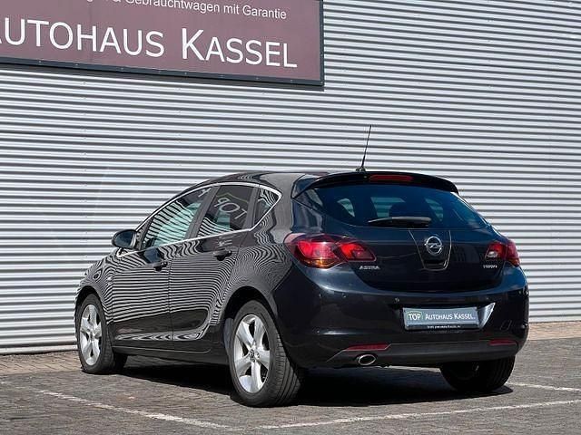 Gebraucht Opel Astra 140 PS (102 kW) 2012 Schwarz Limousine