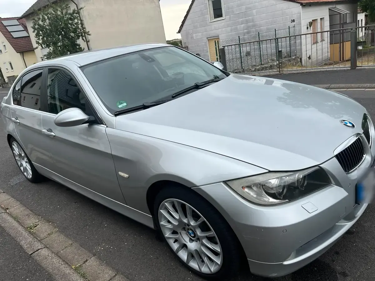 Käytetty BMW 330 258 HP (189 kW) 2005 Hopea Sedan