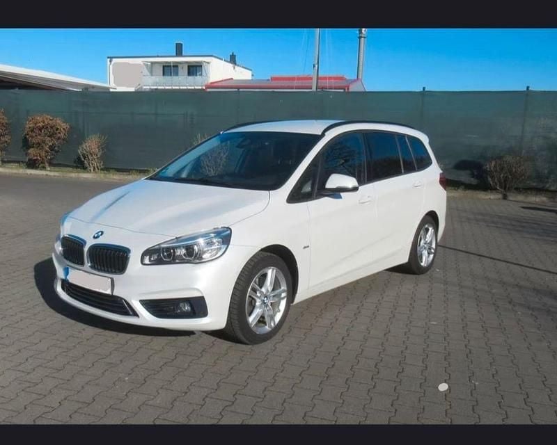 Weiß Gebraucht 2018 BMW 218 Gran Tourer Sport Line Van / Kleinbus | 13.150 € (Guter Preis) - Bild 1/4