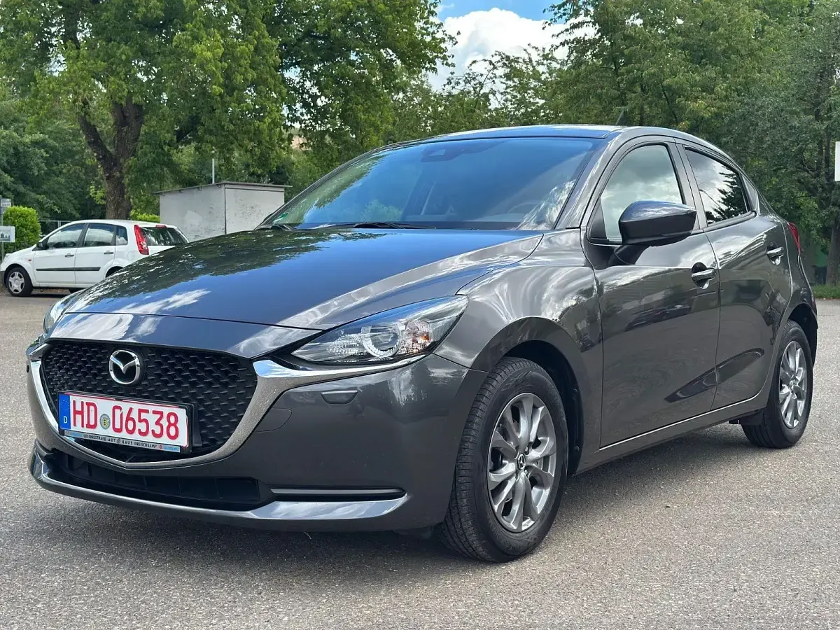 Używany Mazda 2 Exclusive-Line 90 KM (66 kW) 2021 Szary Sedan/Limuzyna