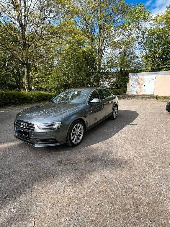 Grau Gebraucht 2013 Audi A4 Ambition Limousine | 11.900 € (Etwas zu teuer) - Bild 1/4