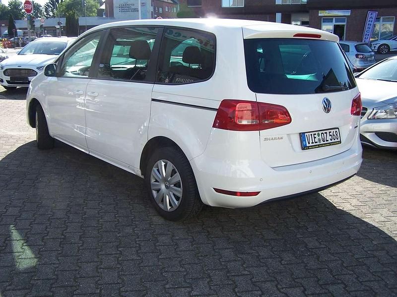 Gebraucht VW Sharan Trendline 150 PS (110 kW) 2011 Candyweiß Van / Kleinbus