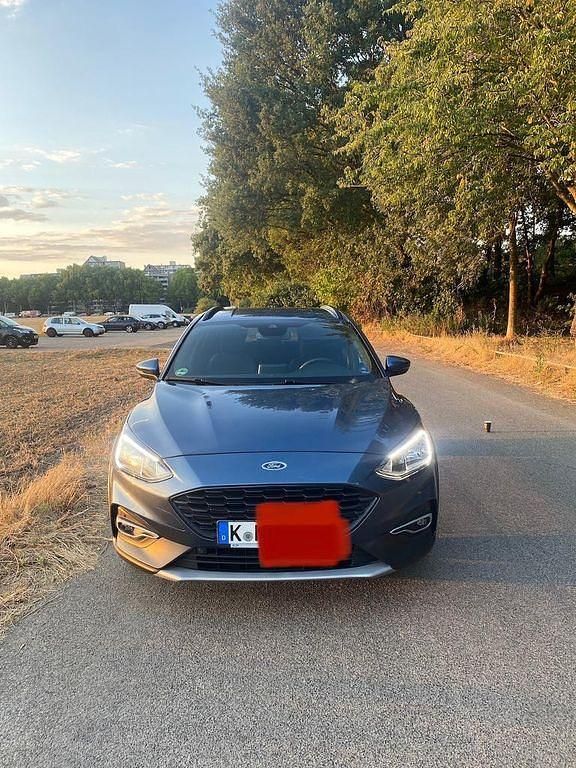 Gebraucht Ford Focus Active X 120 PS (88 kW) 2021 Blau Limousine