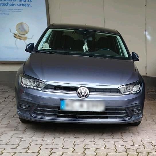 Grau Gebraucht 2022 VW Polo Kleinwagen | 18.000 € (Teuer) - Bild 1/4