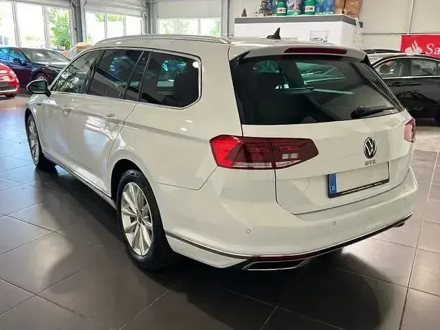 Gebraucht VW Passat GTE 218 PS (160 kW) 2021 Pure white Kombi