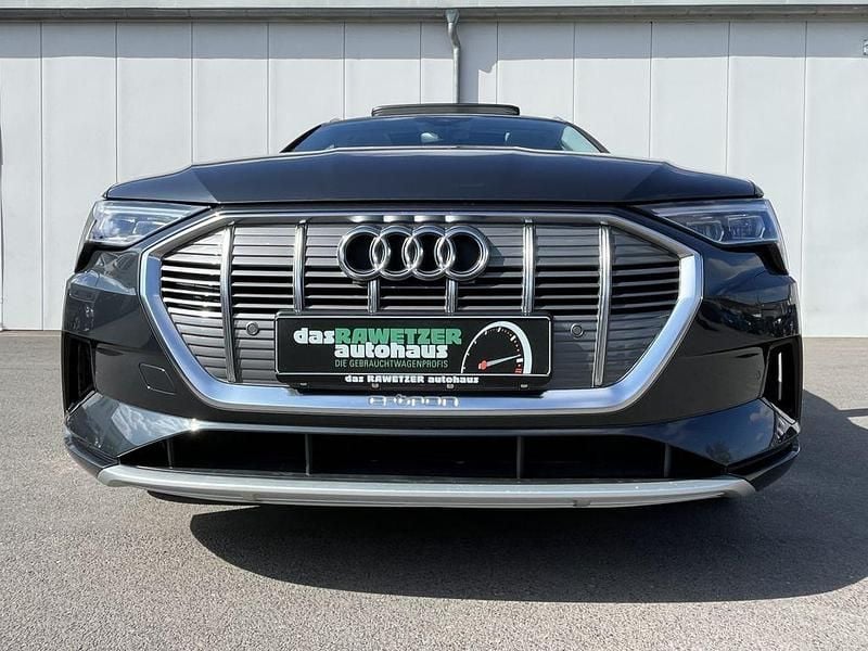 Gebraucht Audi e-tron Advanced Plus 230 kW (313 PS) 2022 Manhattangrau SUV