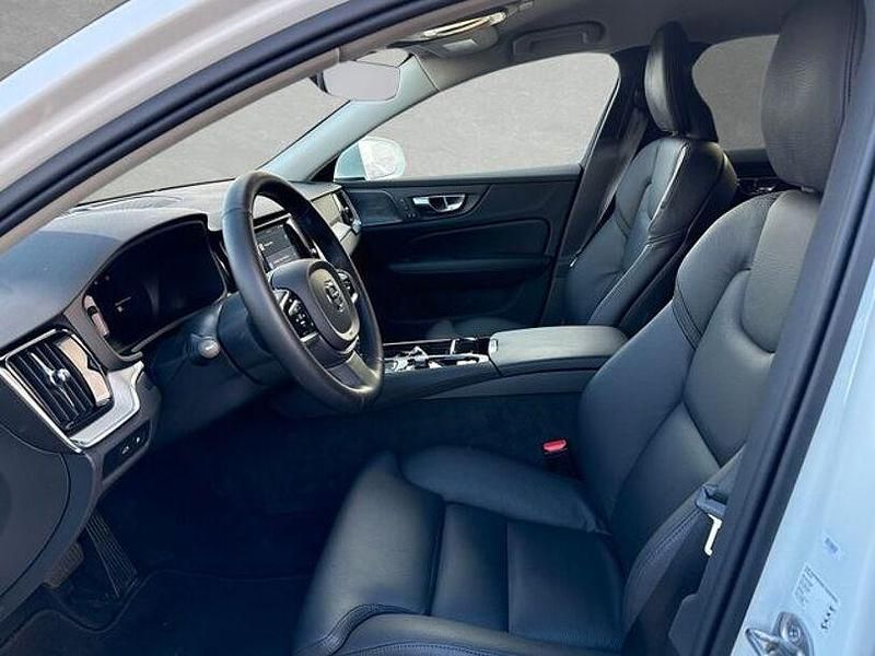 Gebraucht Volvo V60 Plus 349 PS (256 kW) 2025 Crystal weiß perleffekt Kombi