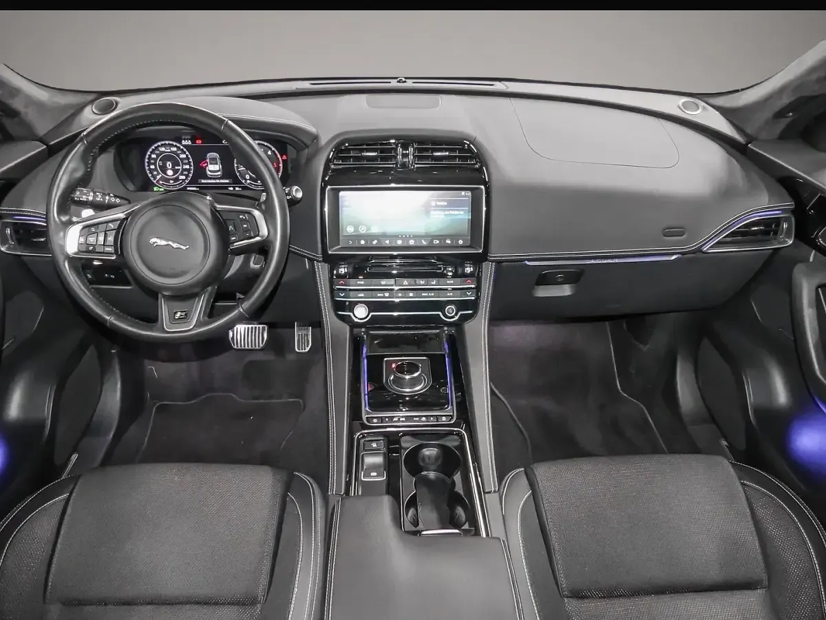 Gebraucht Jaguar F-Pace R-Sport 241 PS (177 kW) 2020 Manufacturer SUV