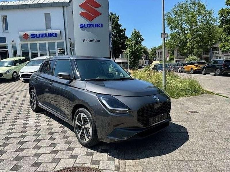 Mineral gray Gebraucht 2024 Suzuki Swift Comfort+ Kleinwagen | 19.450 € (Fairer Preis) - Bild 1/4