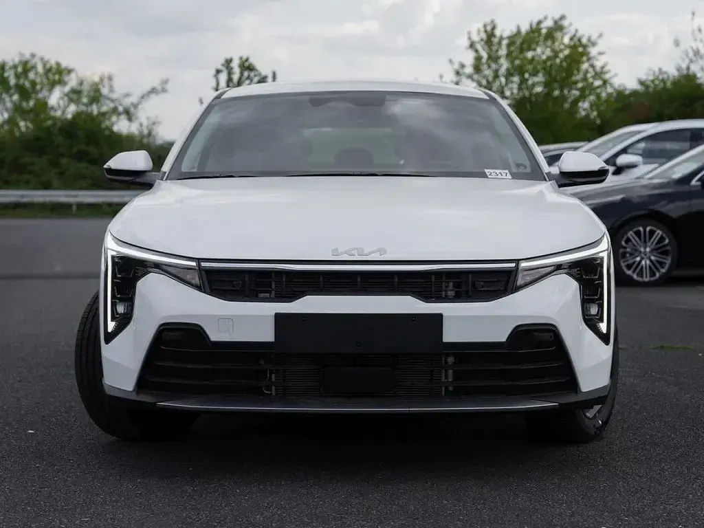 Neu Kia K4 Vision 150 PS (110 kW) 2026 Schneeweiß Limousine