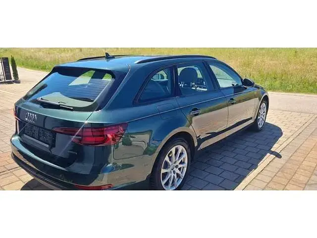 Gebraucht Audi A4 Basis 190 PS (139 kW) 2019 Gotlandgrün metallic Kombi