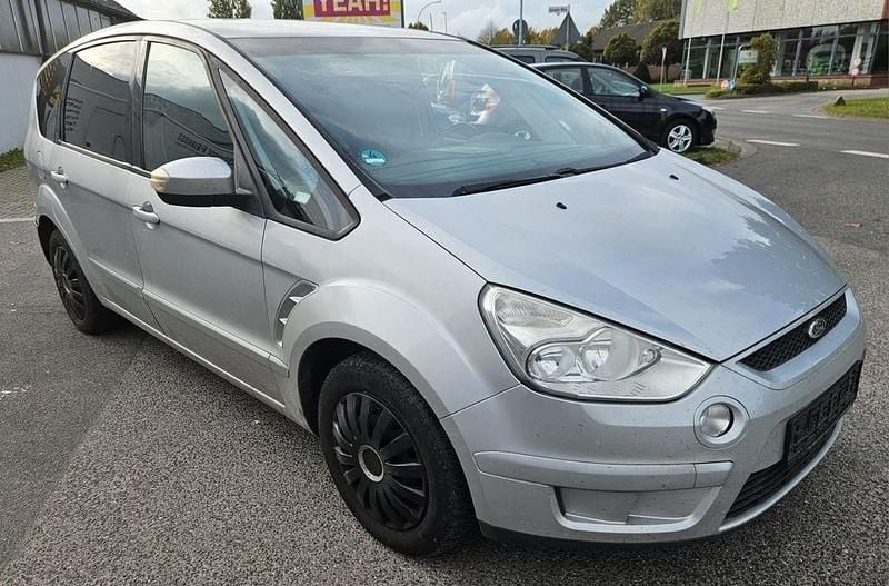 Silber Gebraucht 2008 Ford S-MAX Ambiente Van / Kleinbus | 2.330 € (Superpreis) - Bild 1/4