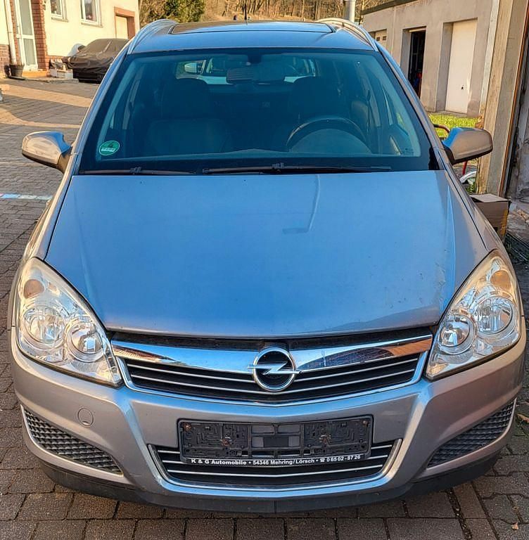 Gebraucht Opel Astra 105 PS (77 kW) 2008 Silber Limousine