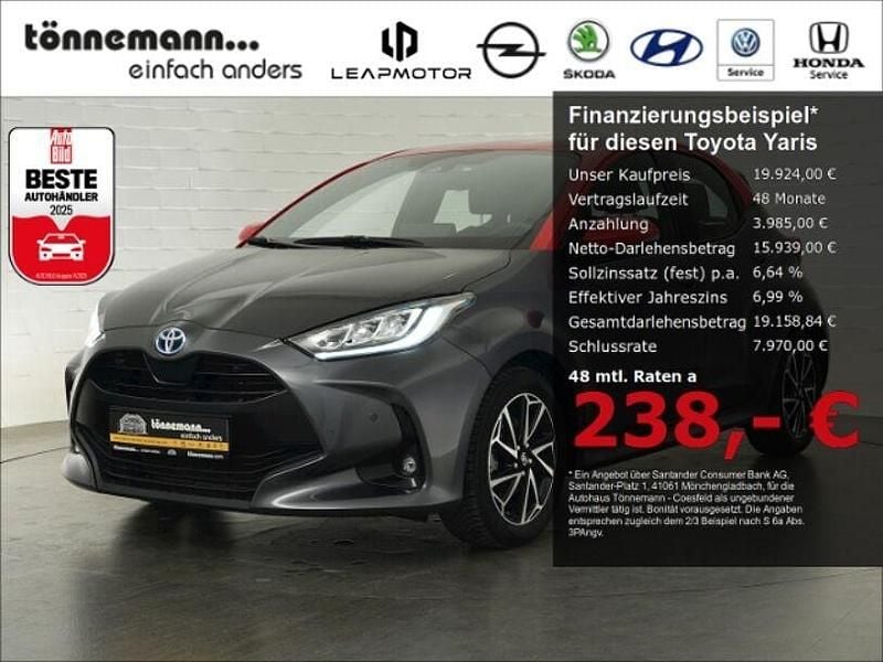 Grau Gebraucht 2021 Toyota Yaris Hybrid Kleinwagen | 19.924 € (Fairer Preis) - Bild 1/4