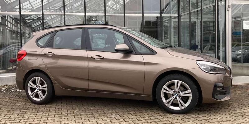 Gebraucht BMW 218 140 PS (102 kW) 2019 Jucarobeige metallic Van / Kleinbus