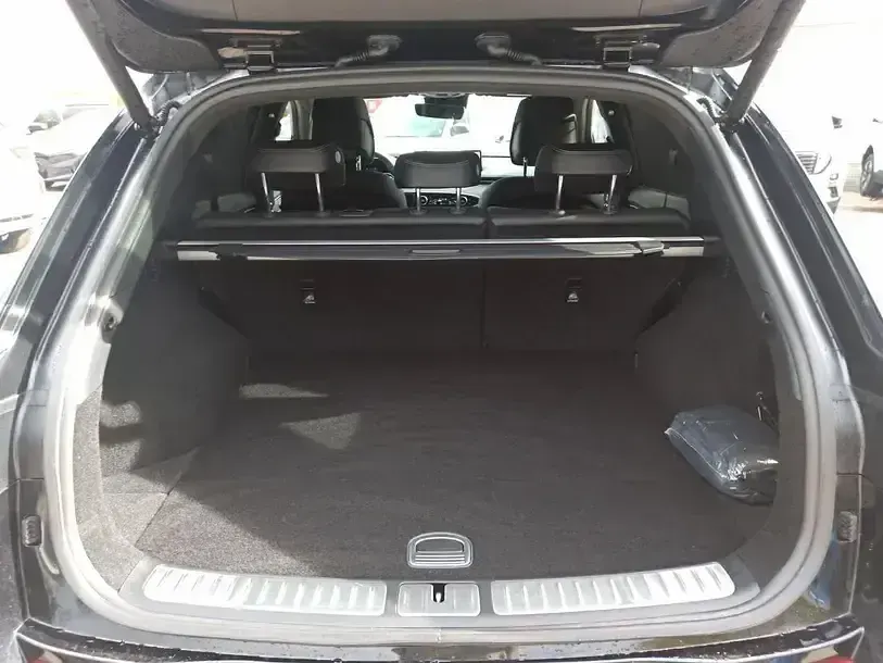 Second-hand Genesis GV70 Sport 305 CP (224 kW) 2025 Negru SUV