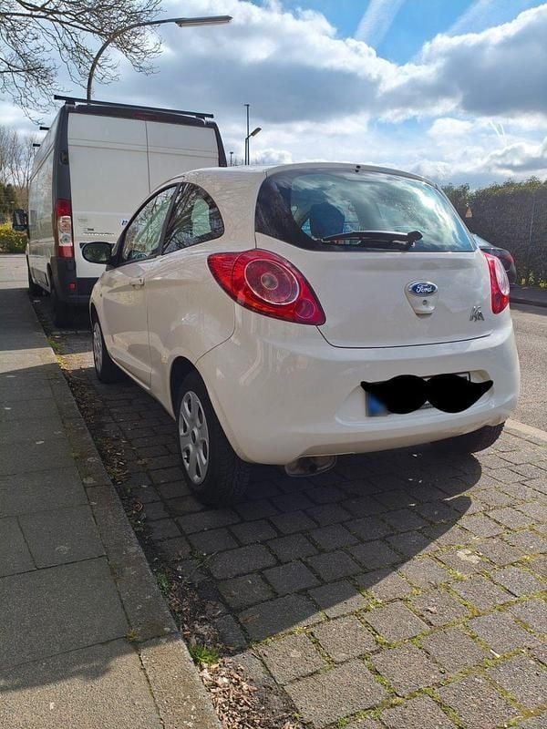 Gebraucht Ford Ka Trend 69 PS (50 kW) 2015 Weiß Kleinwagen