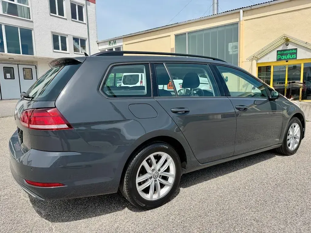 Gebraucht VW Golf VII Comfortline 150 PS (110 kW) 2019 Uranograu Kombi