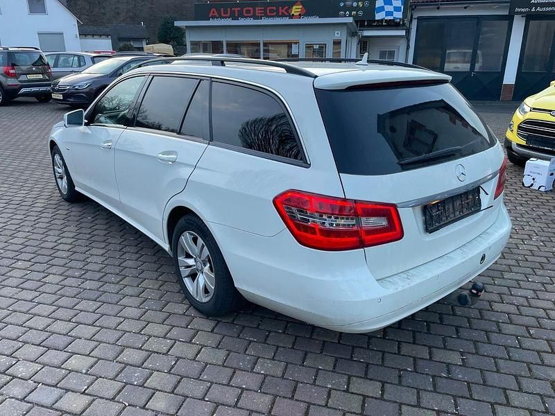 Gebraucht Mercedes E220 170 PS (125 kW) 2010 Weiß Kombi