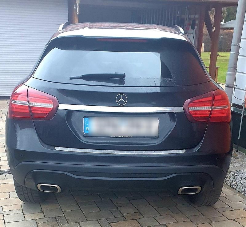 Gebraucht Mercedes GLA200 156 PS (114 kW) 2019 Schwarz SUV