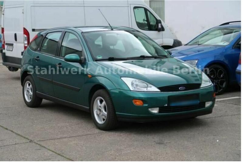 Grün Gebraucht 2001 Ford Focus Ghia Limousine | 1.000 € (Superpreis) - Bild 1/4