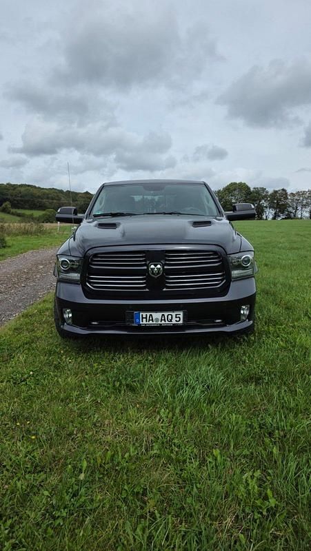 Schwarz Gebraucht 2014 Dodge Ram Abholung | 37.500 € (Teuer) - Bild 1/4