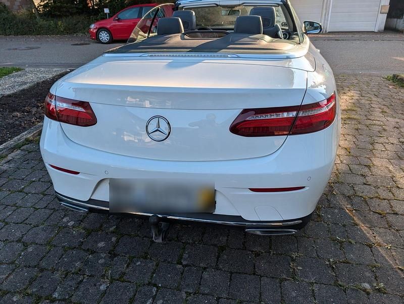 Gebraucht Mercedes E220 194 PS (142 kW) 2018 Weiß Cabrio