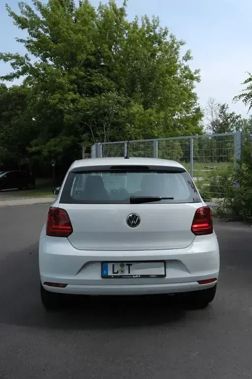 Gebraucht VW Polo 60 PS (44 kW) 2015 Weiß Kleinwagen