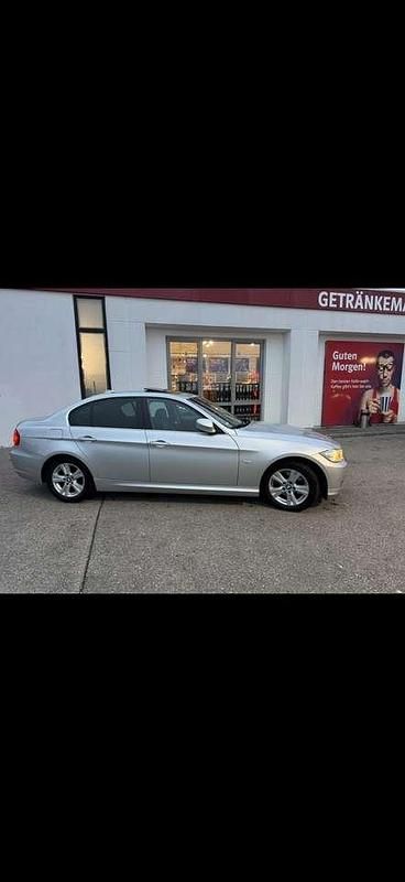Grau Gebraucht 2010 BMW 325 Limousine | 9.990 € (Guter Preis) - Bild 1/4