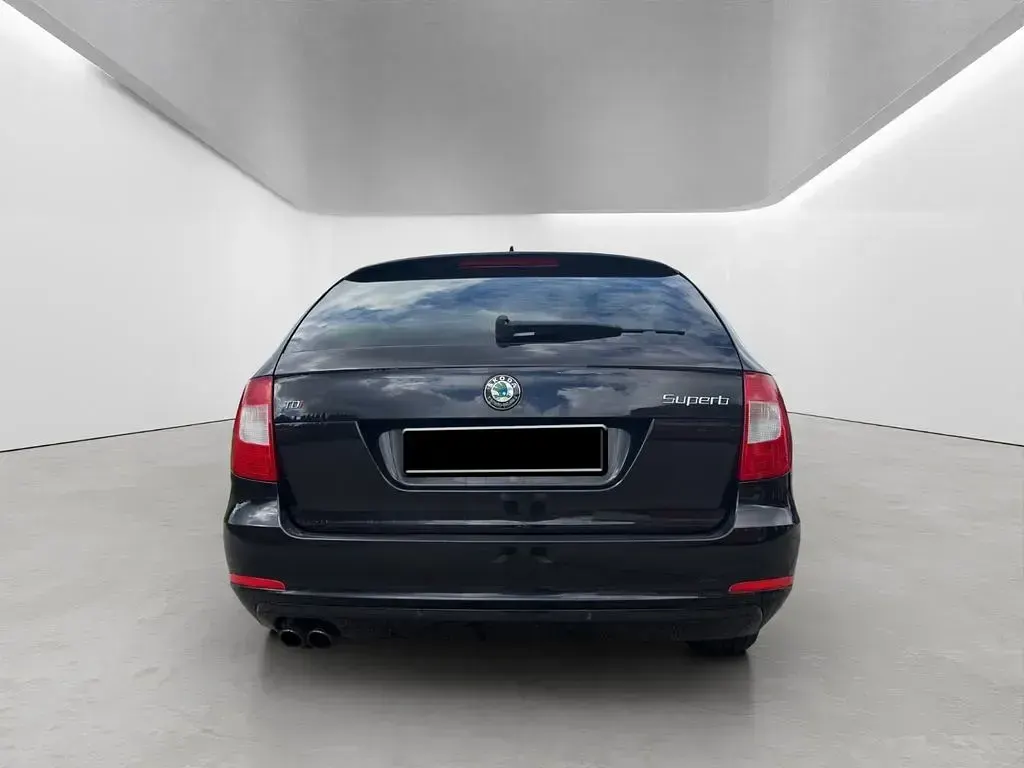 Gebraucht Skoda Superb Exclusive 140 PS (102 kW) 2013 Schwarz Kombi