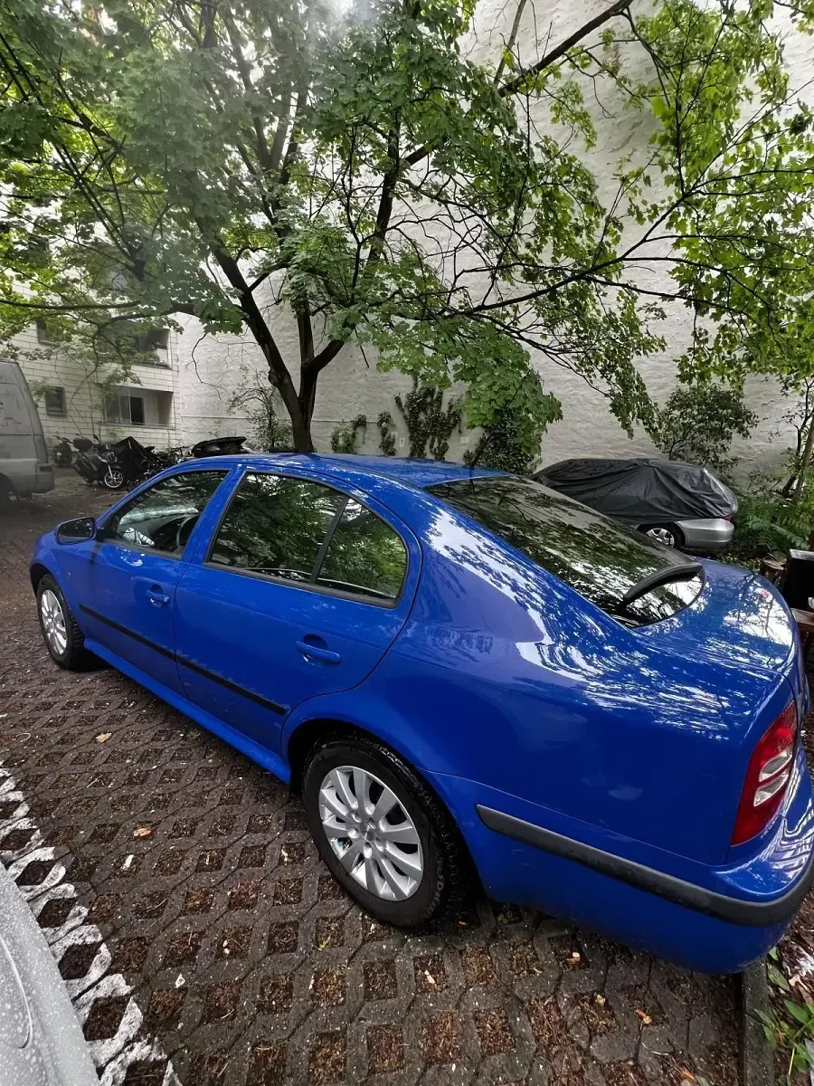 Używany Skoda Octavia 105 KM (77 kW) 2009 Niebieski Sedan/Limuzyna