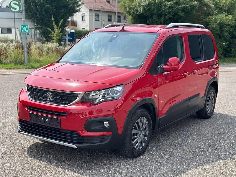 Rot Gebraucht 2019 Peugeot Rifter Allure Van / Kleinbus | 15.499 € (Fairer Preis) - Bild 1/4