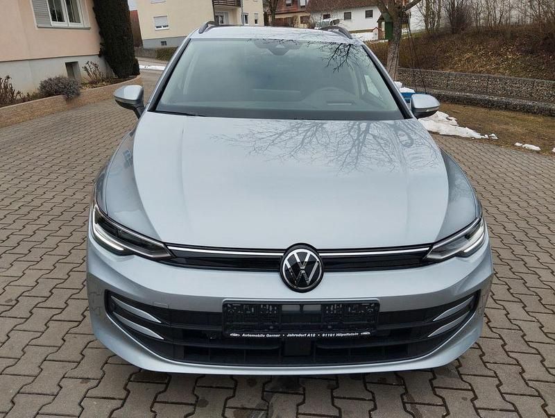 Gebraucht VW Golf VIII Life 150 PS (110 kW) 2024 Silber Kombi