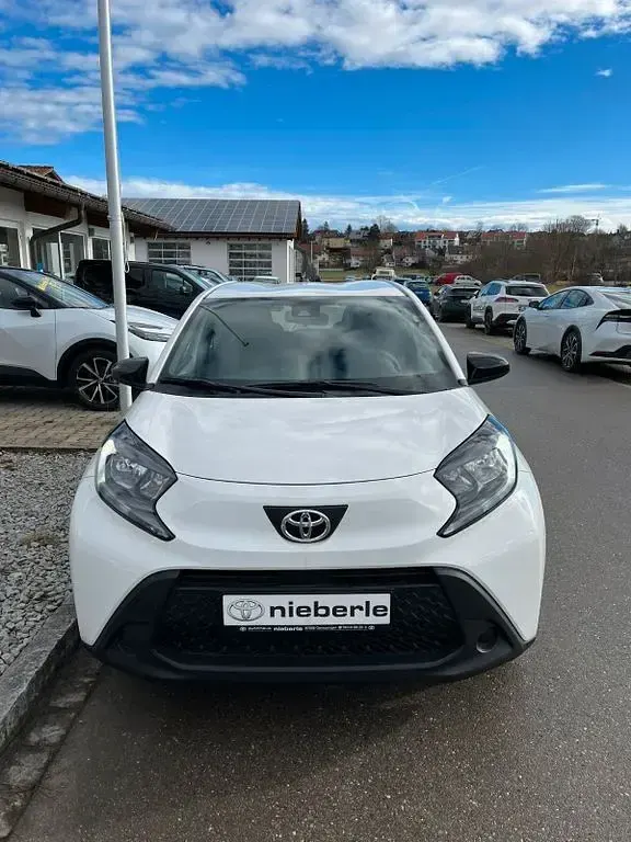 Gebraucht Toyota Aygo X X-play 72 PS (52 kW) 2024 Weiß SUV