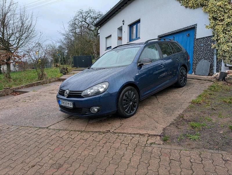 Blau Gebraucht 2013 VW Golf VII Kombi | 3.200 € (Superpreis) - Bild 1/4