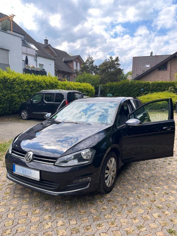Schwarz Gebraucht 2017 VW Golf VII Limousine | 10.800 € (Guter Preis) - Bild 1/4