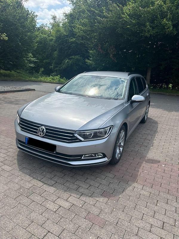 Silber Gebraucht 2017 VW Passat Kombi | 14.500 € (Fairer Preis) - Bild 1/4