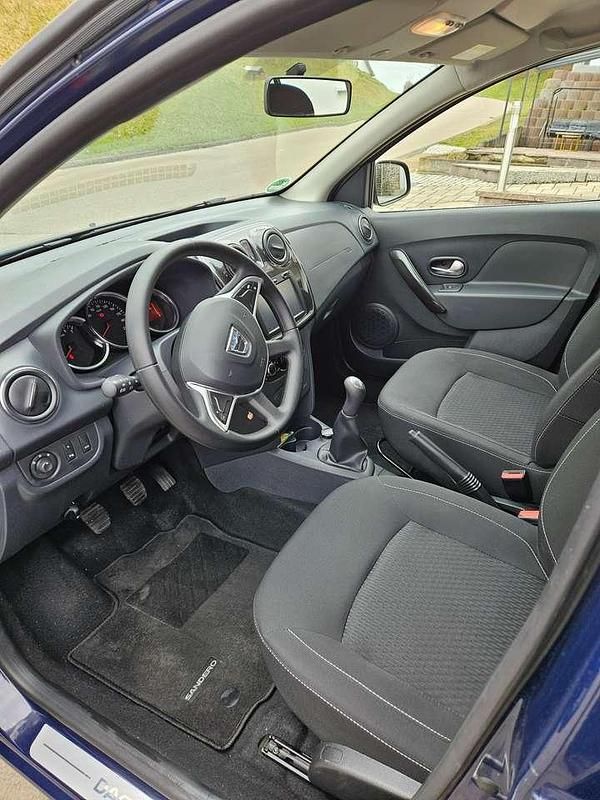 Gebraucht Dacia Sandero 90 PS (66 kW) 2018 Blau Kleinwagen