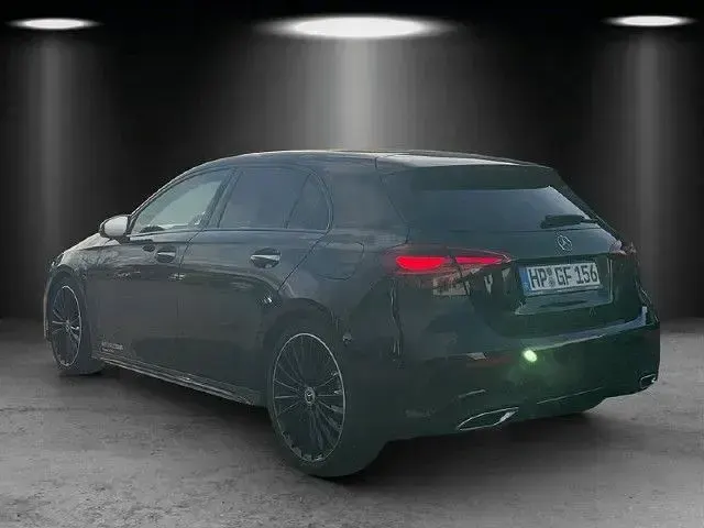Gebraucht Mercedes A200 AMG 163 PS (119 kW) 2025 Schwarz Limousine