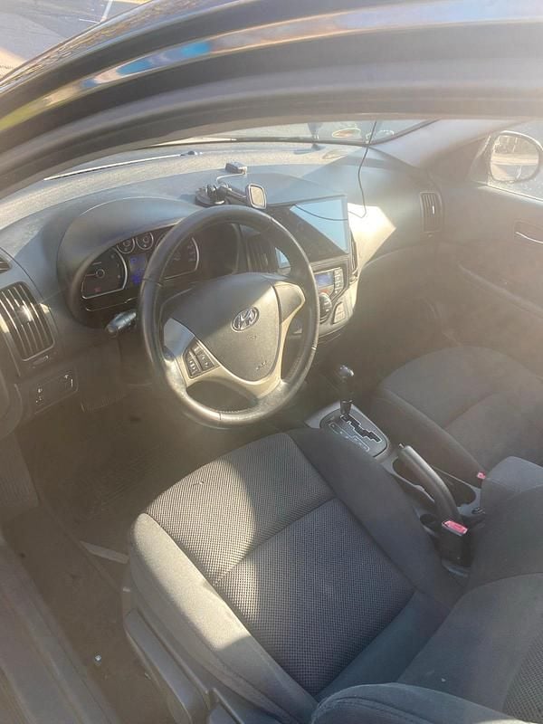 Gebraucht Hyundai i30 126 PS (92 kW) 2009 Schwarz Kombi