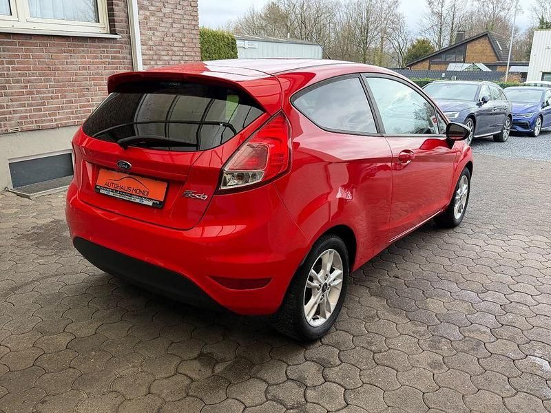 Gebraucht Ford Fiesta Celebration 80 PS (58 kW) 2016 Rot Limousine
