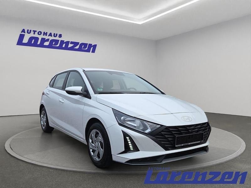 Gebraucht Hyundai i20 Select 79 PS (58 kW) 2025 Weiß Kleinwagen