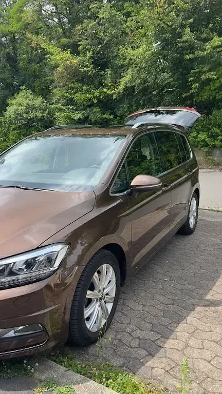 Gebraucht VW Touran Highline 150 PS (110 kW) 2015 Braun Van / Kleinbus