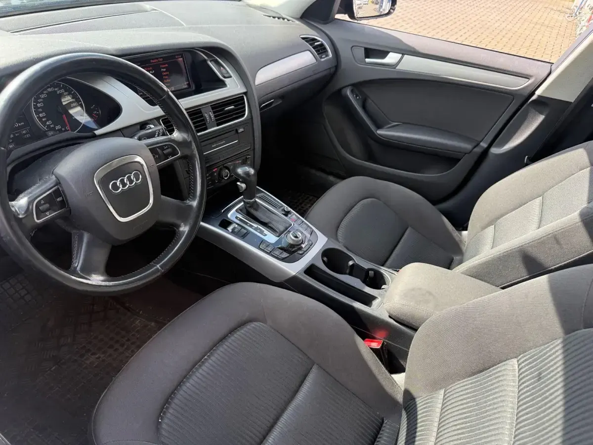Gebraucht Audi A4 Attraction 143 PS (105 kW) 2011 Schwarz Kombi