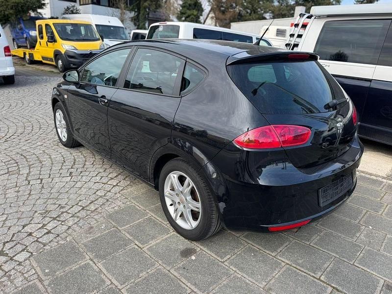 Second-hand Seat Leon Stylance 105 CP (77 kW) 2011 Negru Hatchback