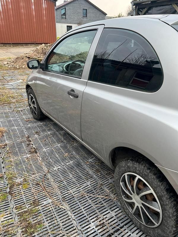 Silber Gebraucht 2004 Nissan Micra Kleinwagen | 900 € (Guter Preis) - Bild 1/4