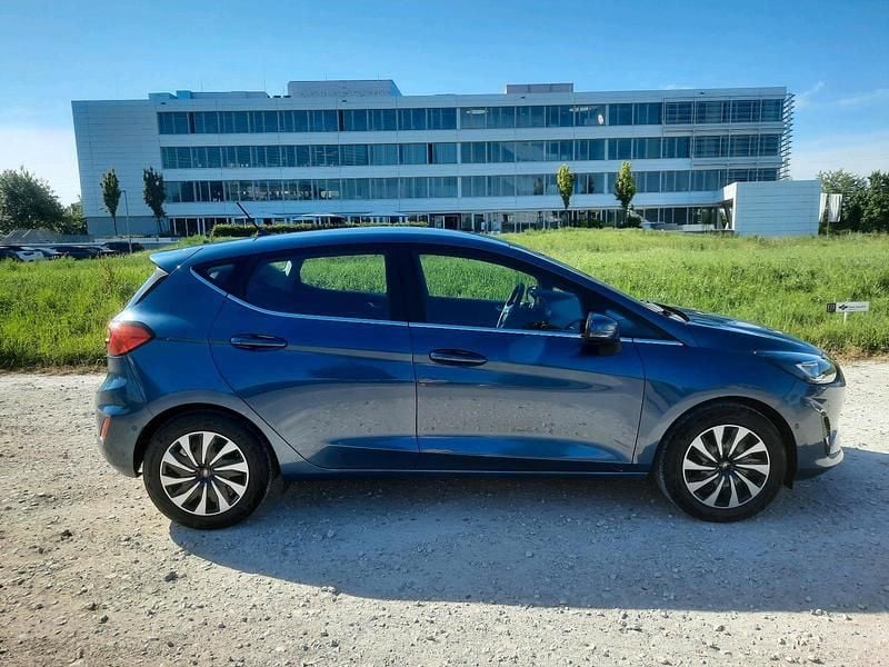 Blau Gebraucht 2022 Ford Fiesta Titanium Kleinwagen | 15.600 € (Guter Preis) - Bild 1/4